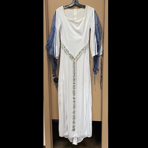 Medieval Maid Gown - Picture 4 of 6